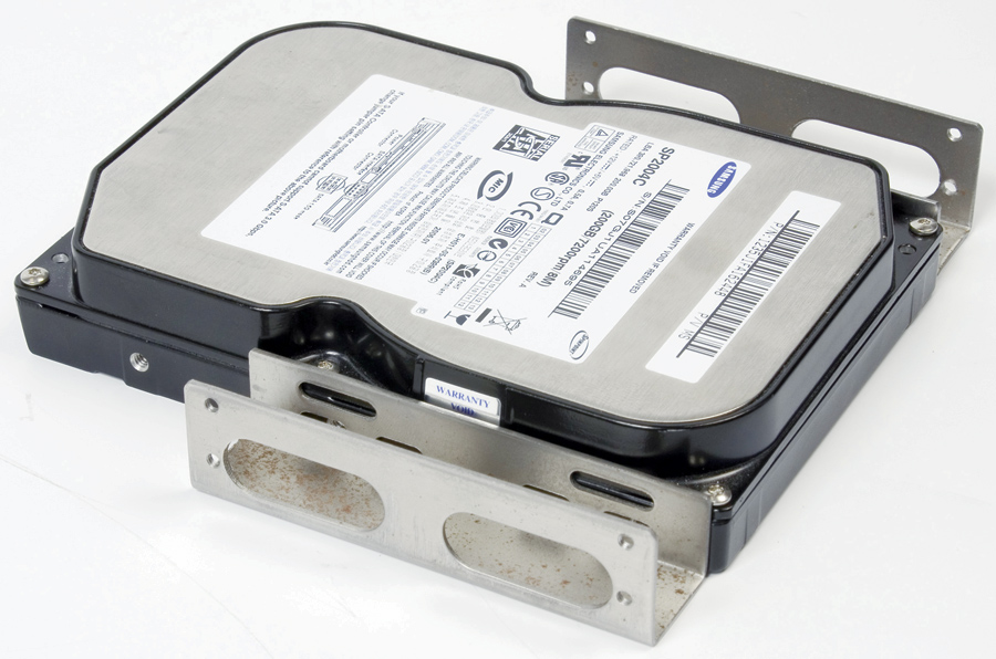 Dysk twardy i napęd optyczny