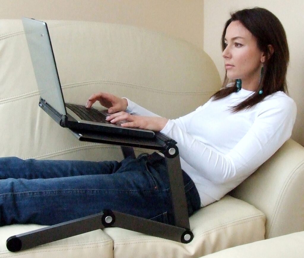 Mobilny stolik pod laptopa