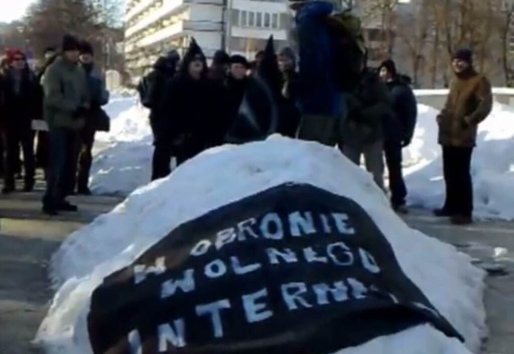 Manifestacja internautów przeciwko rządowi. Film
