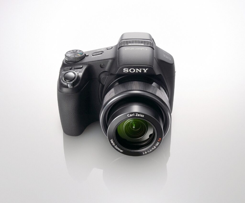 Nowe kompakty firmy Sony z Full HD i funkcjami 3D