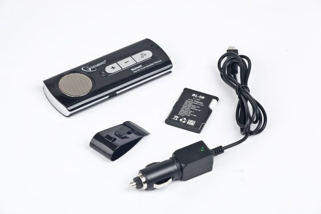 Car Kit Bluetooth – tani zestaw samochodowy na 6 godzin rozmów