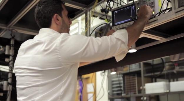 Symulator kwantowy potężniejszy od biliona komputerów