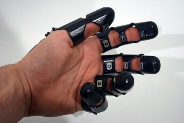 Glove One – telefon i rękawiczka w jednym