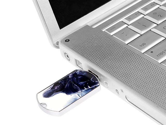 Pendrive dla fanów Assassins Creed oraz Heroesów.