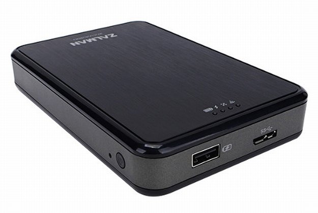 Zalman ZM-WE450 z modułem Wi-Fi i power bankiem