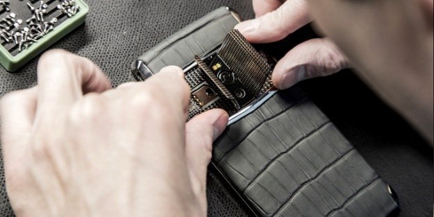 New Signature Touch – topowy smartfon od marki Vertu
