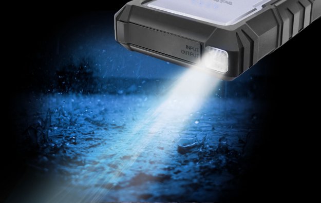 ADATA D16750 – powerbank, który naładuje telefon pod wodą