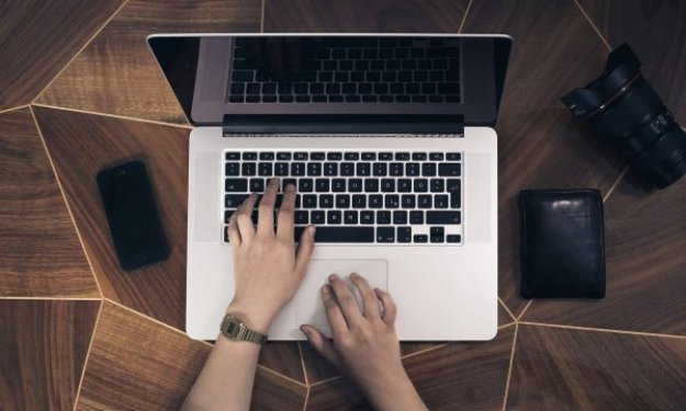 Apple poszukuje ekranu do składanego iPhone’a