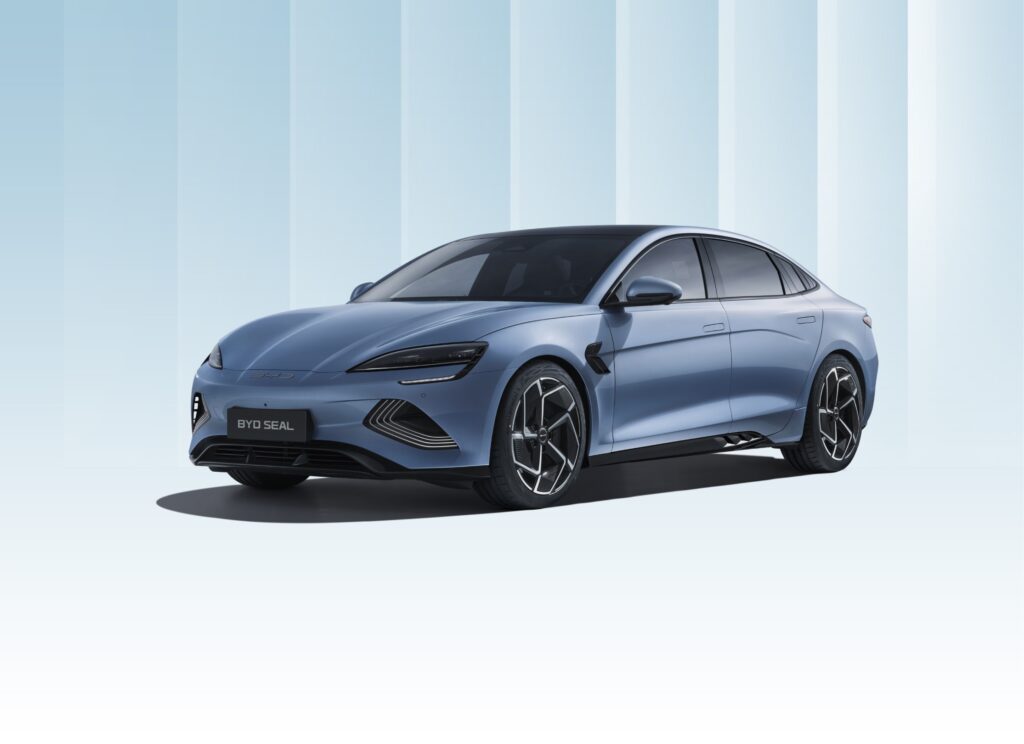 Ładowanie „elektryka” równie szybkie jak tankowanie. Nowy pomysł BYD, chińskiego producenta aut