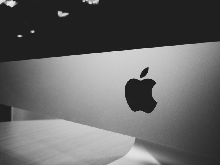 „Branża elektroniki użytkowej stoi przed niespotykanym dotąd wyzwaniem”. Ceny sprzętu Apple rosną, a wartość akcji firmy spada