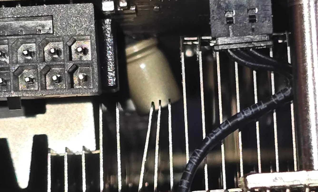 PNY GeForce RTX 5090 ARGB OC - zdjęcie dokumentujące awarię