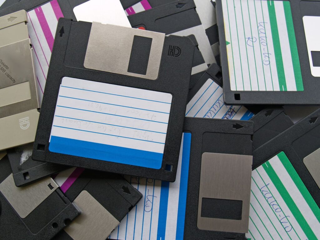 Piekło zamarzło. Amerykańskie lotniska chcą porzucić… dyskietki