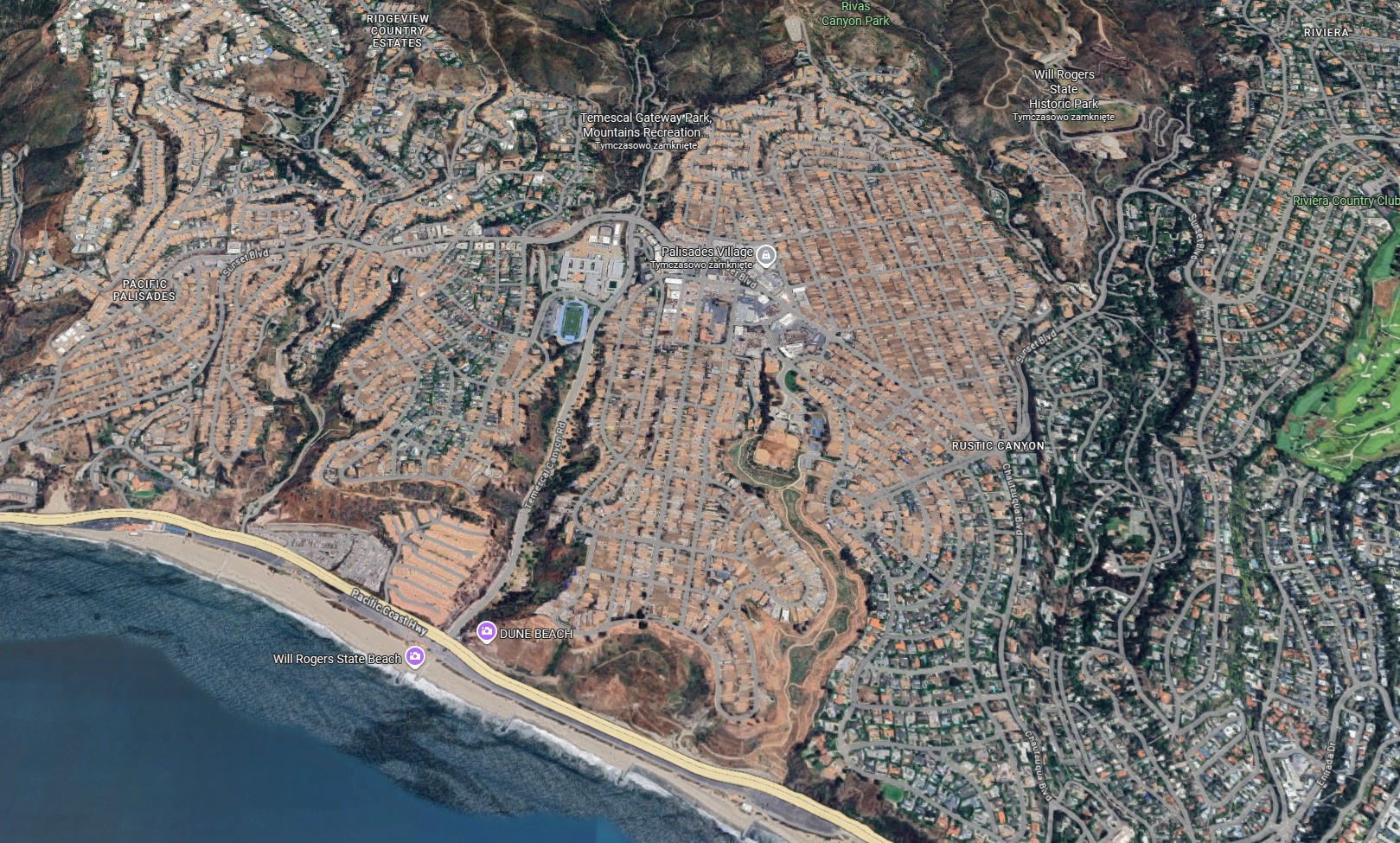 Spalone osiedla w Kaliforni widoczne w Google Maps.