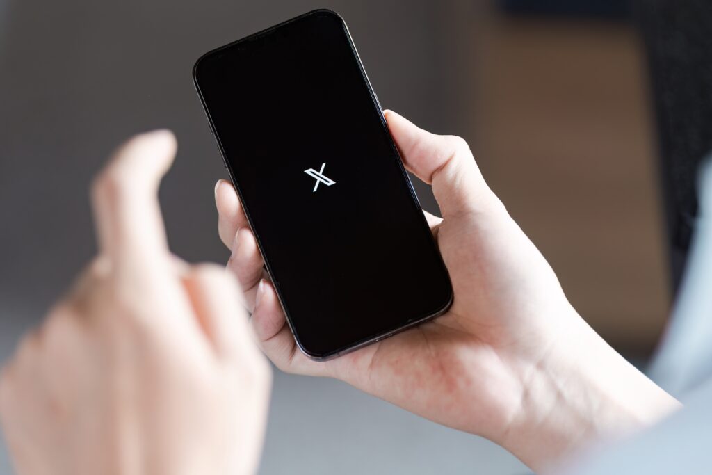 Platforma X: Kup reklamę albo do zobaczenia w sądzie. Musk szuka pieniędzy szantażem i pozwami