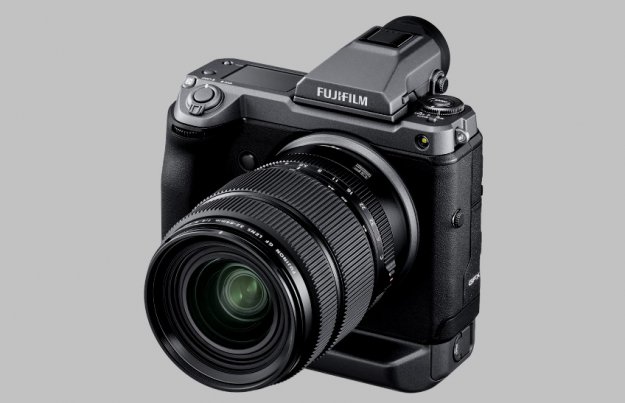 Fujifilm GFX100 – bezlusterkowiec z matrycą 102 megapikseli