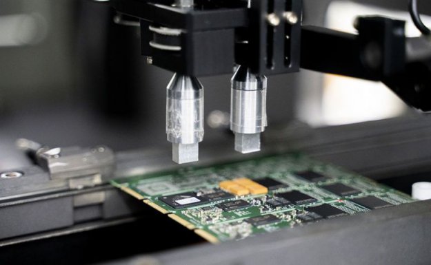 Toshiba przejmuje konkurencję i zmienia nazwę