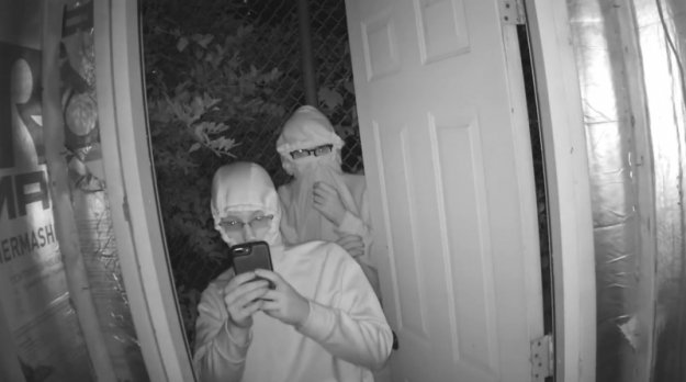 Na zhakowanym billboardzie wyświetlano film porno