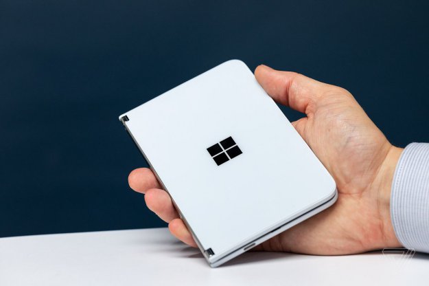 Microsoft Surface Duo dostrzeżony w metrze