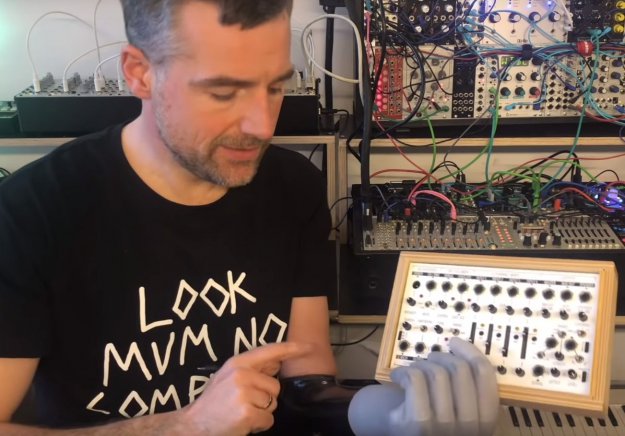 Muzyka z… protezy ręki