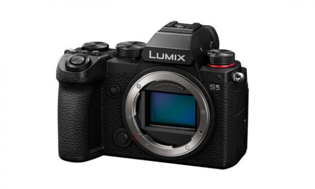 Panasonic zaprezentował bezlusterkowca DC-S5