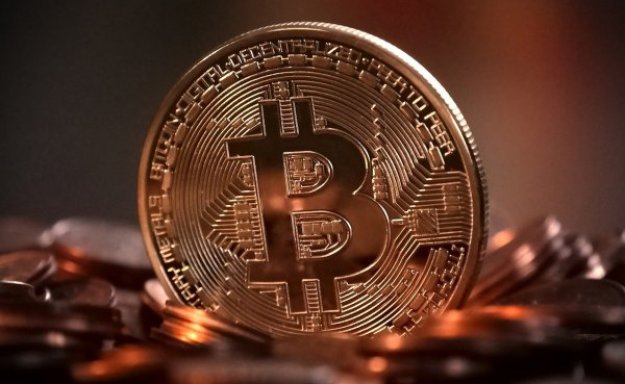 Tesla inwestuje 1,5 mld dolarów w bitcoiny