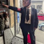 Zdjęcie protestującego przeciw zachowaniu Elona Muska