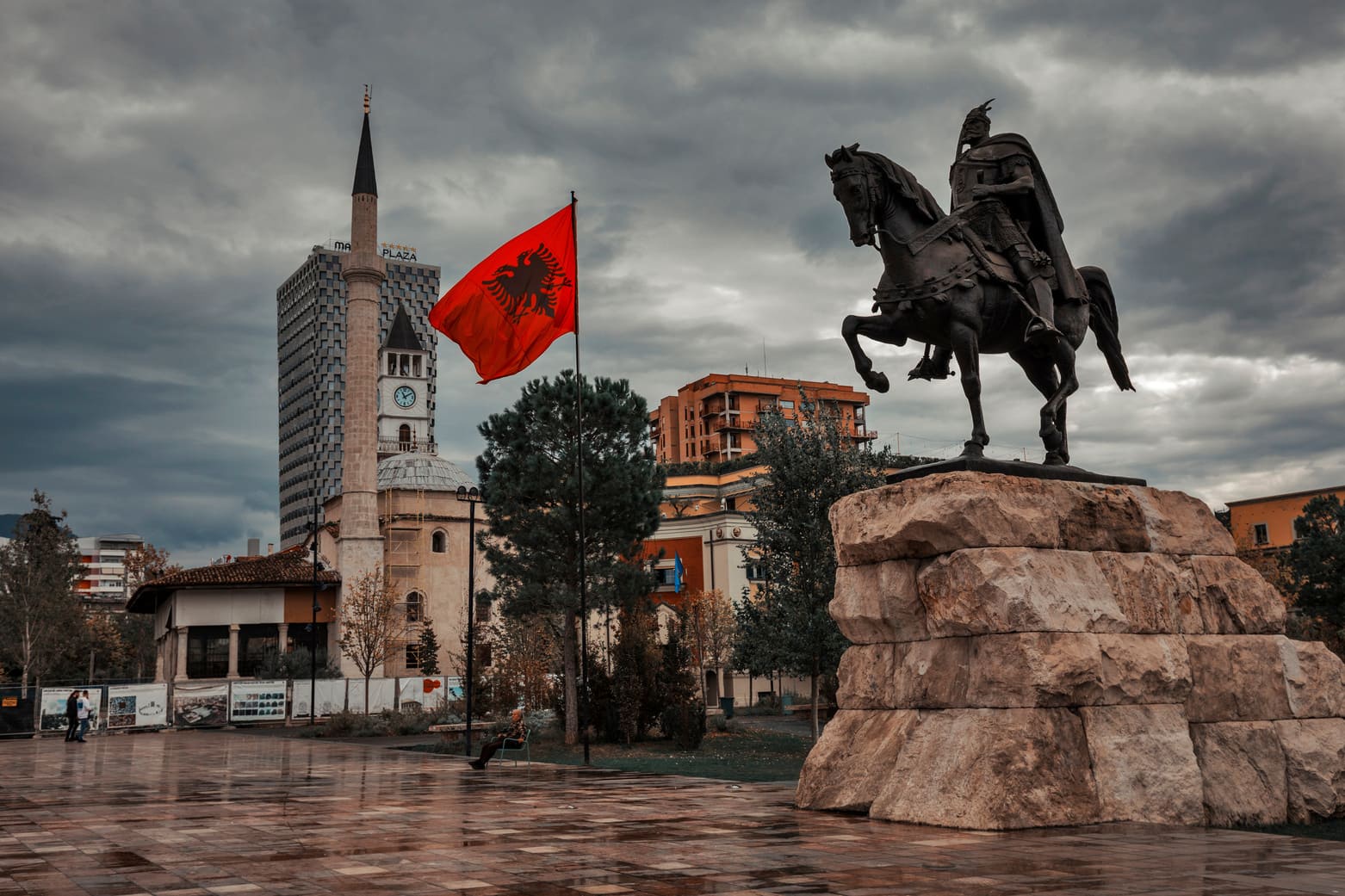 AI kandyduje na burmistrza Tirany