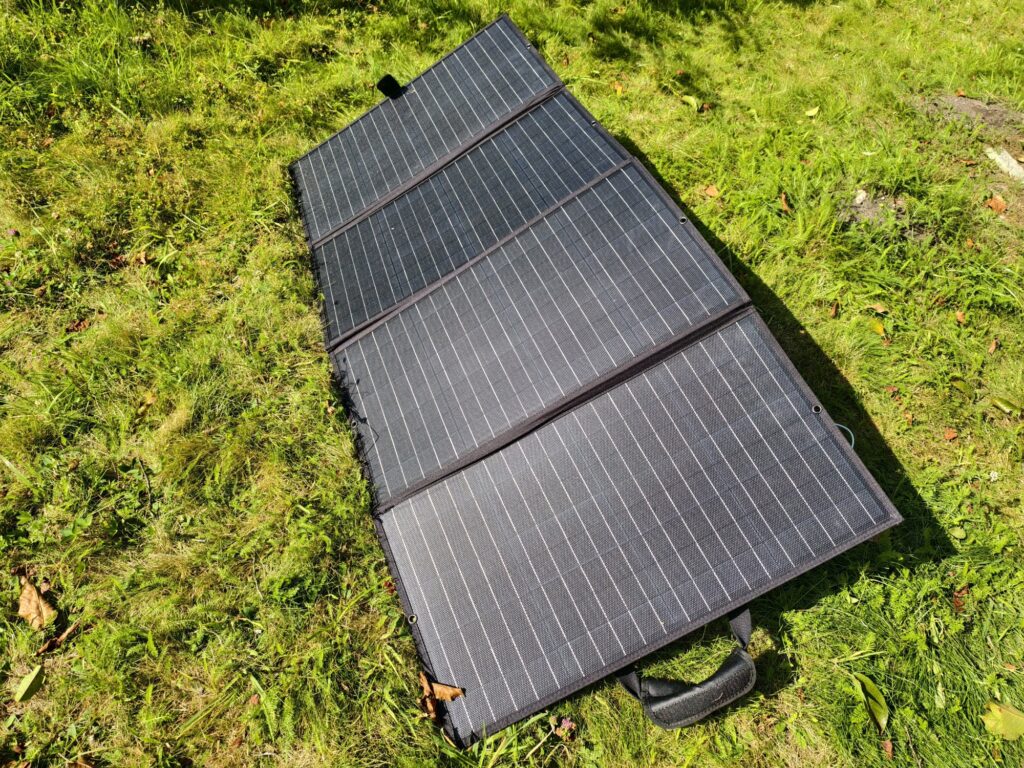 Ładowarka solarna Choetech SC010 160 W – test i recenzja. Kupiłem ją na działkę, by ładować smartfony i laptopa