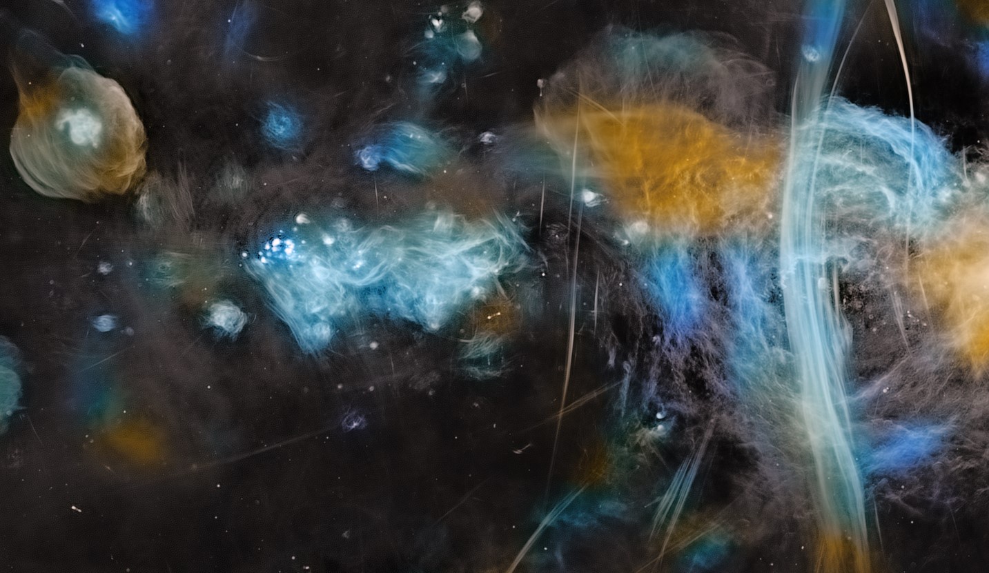 Fragment zdjęcia centrum Drogi Mlecznej; radioteleskop MeerKat