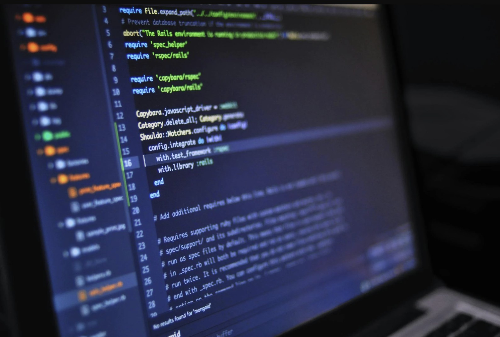 Kod na ekranie komputera