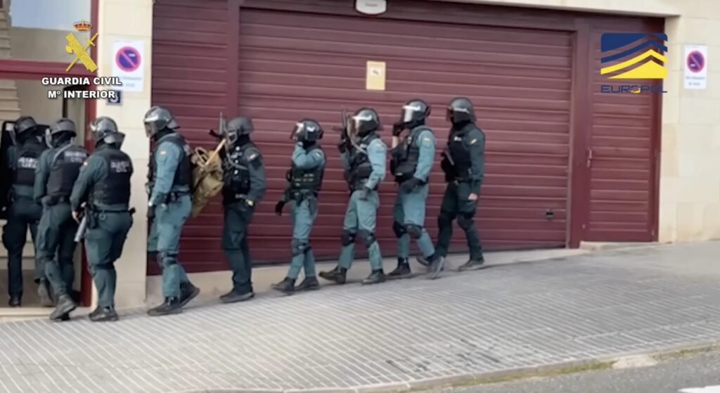 Europol rozbił gang kryptowalutowych oszustów. Ich ofiarami padło ponad 5000 osób