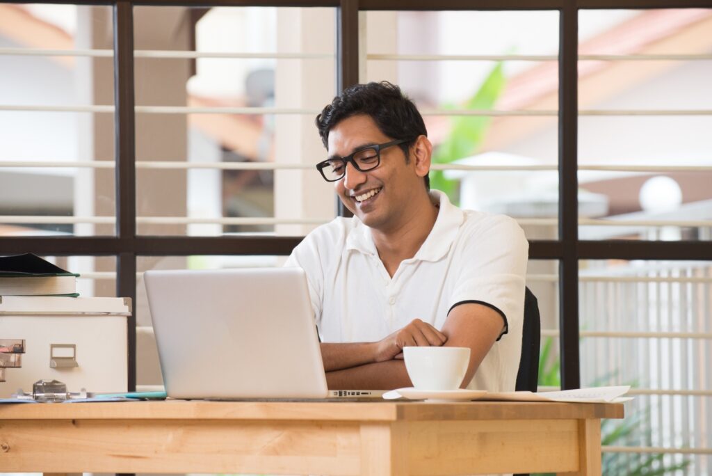 Miała być sztuczna inteligencja, a była armia Hindusów. Wspierana przez Microsoft firma ogłosiła upadłość