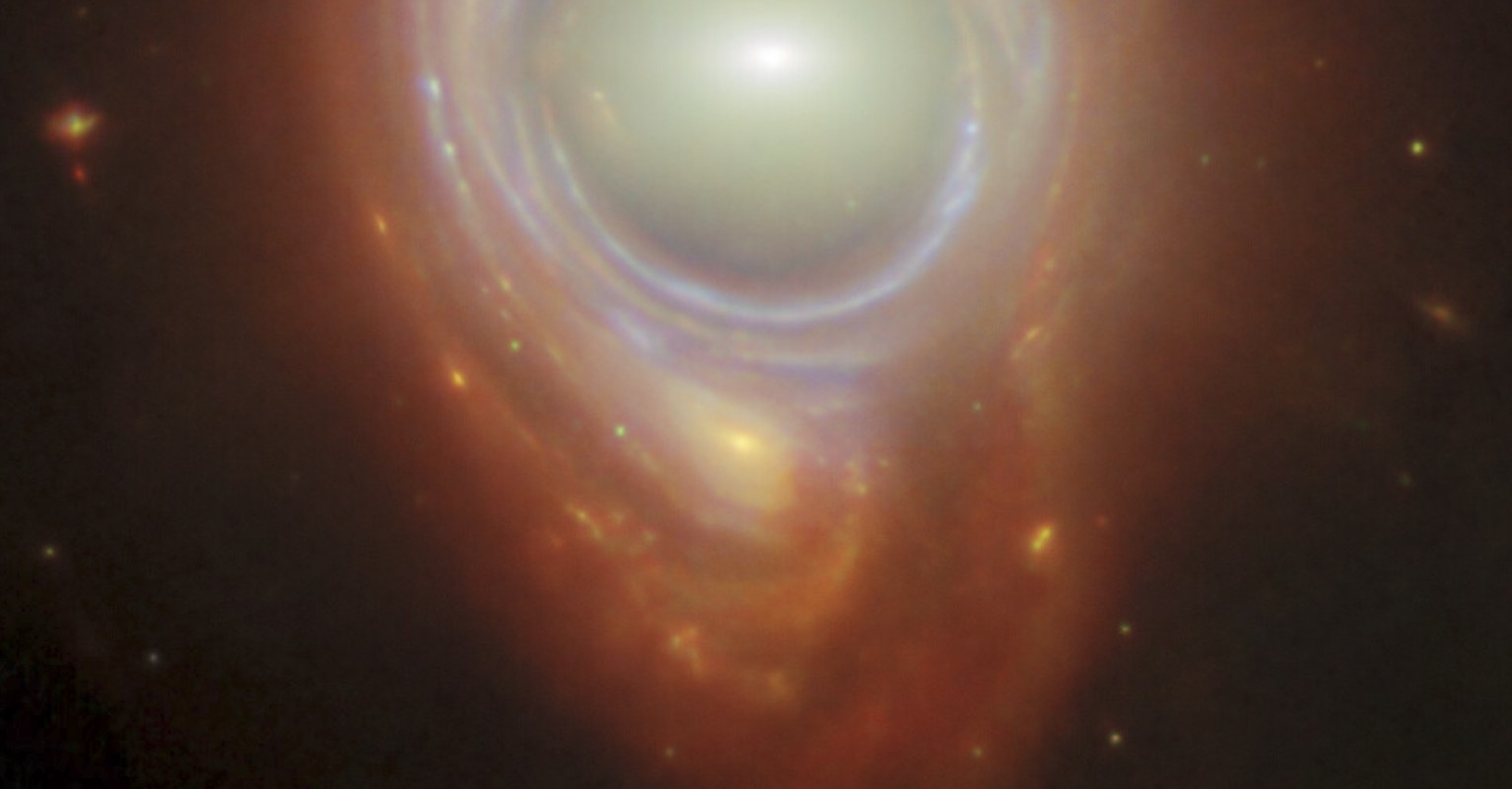 SMACSJ0028.2-7537 i soczewkowanie grawitacyjne