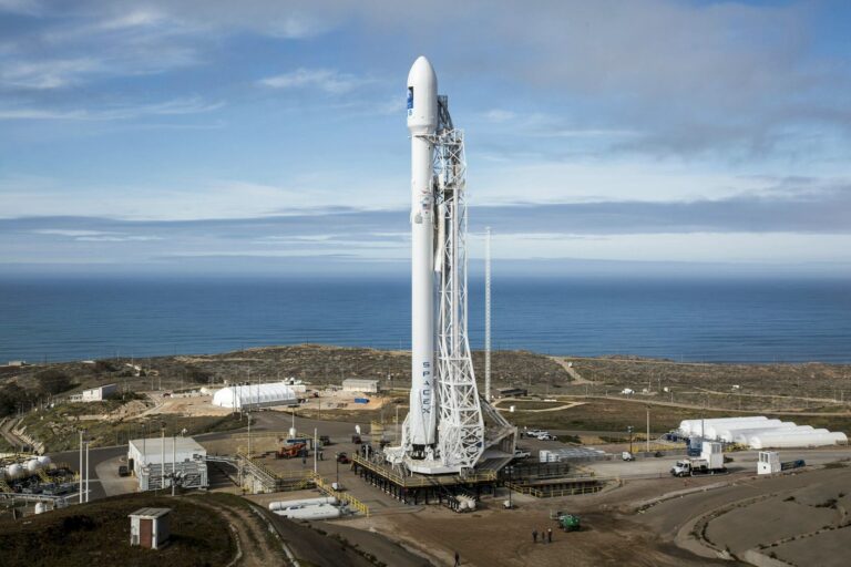 Fragment rakiety SpaceX powinien już trafić w Księżyc. Kosmiczne śmieci miały zderzyć się ze Srebrnym Globem z prędkością 8690 km/h