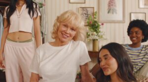 Pamela Anderson chce banować AI. Aktorka w nowej kampanii przeciwko sztucznej inteligencji