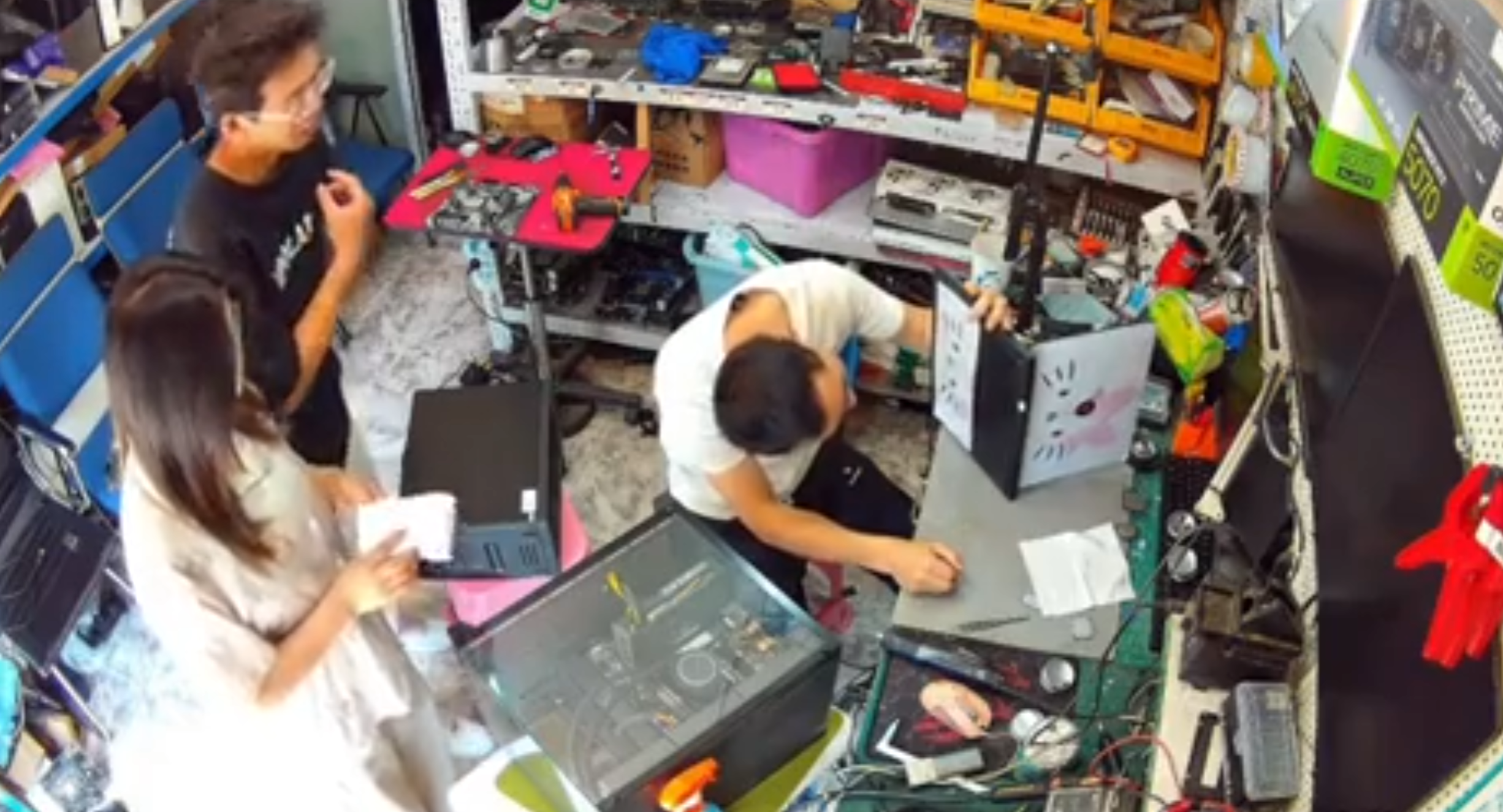 Dlaczego laptop się przegrzewa? Wiralowy filmik pokazuje, że pod uwagę należy brać wszystko