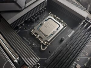 Intel Core Ultra 5 250K Plus – test. Znacznie taniej i odczuwalnie wydajniej. Ale czy dobrze?