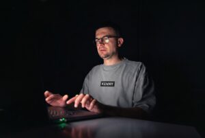 Jak agencja KENNY wdraża AI w projektach webowych?
