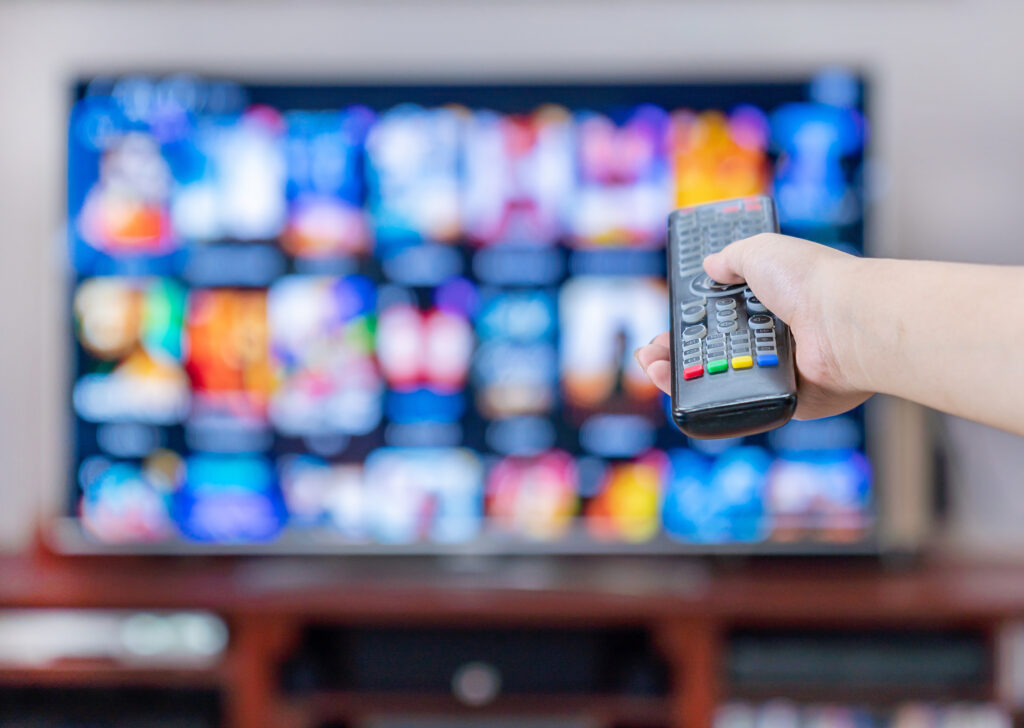 Twój Smart TV po cichu trenuje sztuczną inteligencję. Śledztwo ujawnia, jak działają ukryte sieci proxy stosowane przez firmę z Izraela