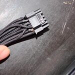 Stopiony kabel zasilający karty GeForce RTX 5090. Fot.: 1AMA-CAT-AMA, Reddit