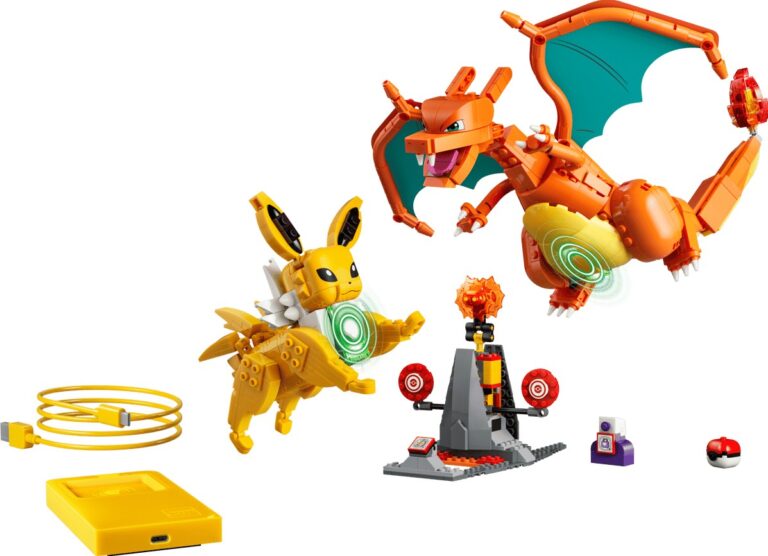 Lego Pokémon Smart Play: Charizard vs. Jolteon Ultimate Battle. Fot. Lego