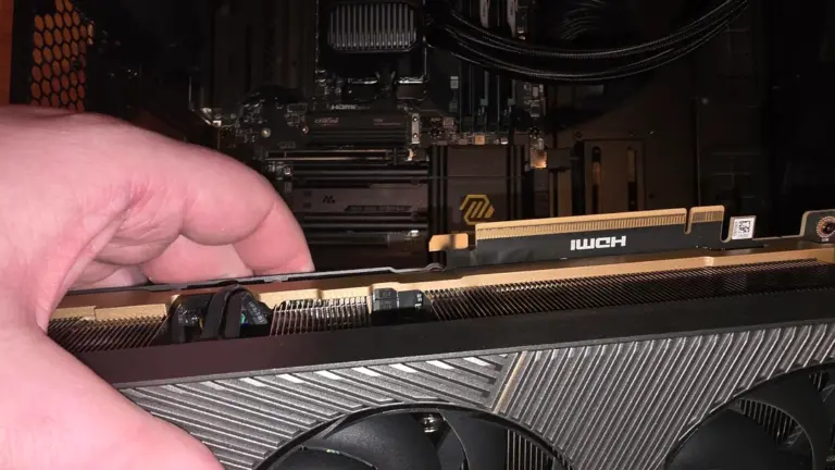 „Rozległ się głośny trzask, a potem słychać było pękanie”. Zotac RTX 5090 spłonął po 5 minutach spędzonych z Assassin’s Creed Black Flag Resynced