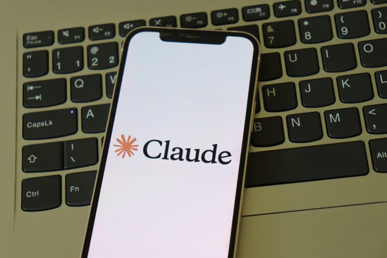 Anthropic potajemnie śledził część użytkowników Claude Code. Po ujawnieniu sprawy firma wycofała ukryty mechanizm