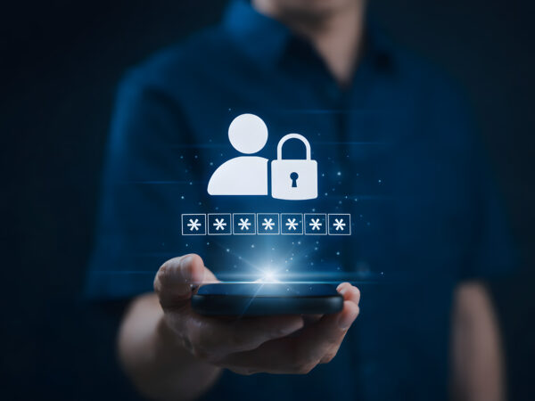 Smartfon zabezpieczony hasłem. Fot. MstTasmiya, Adobe Stock