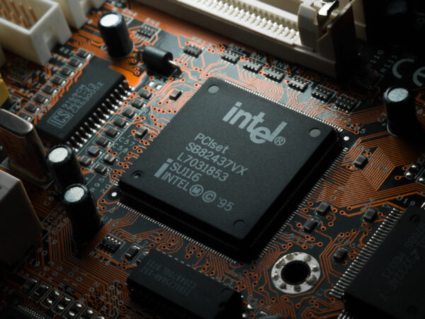 Intel. Fot. Иван Решетников, Adobe Stock