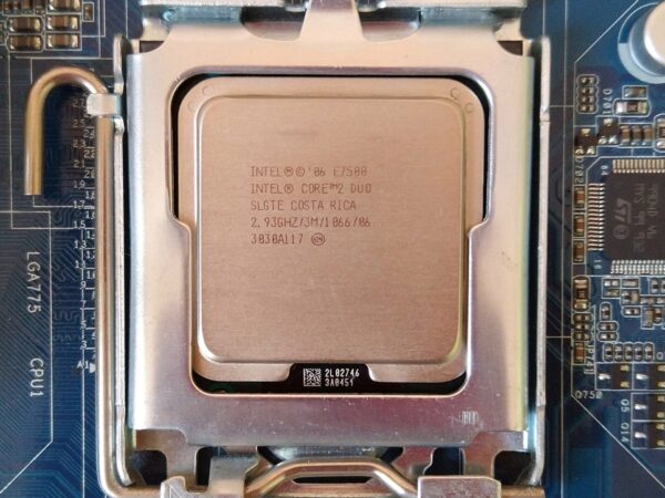 Intel Core 2 Duo kończy 20 lat. Legenda, która zapewniła Intelowi dominację na ponad dekadę.