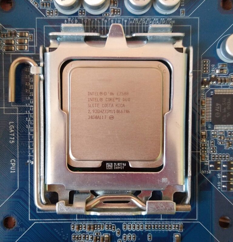 Intel Core 2 Duo kończy 20 lat. Legenda, która zapewniła Intelowi dominację na ponad dekadę.