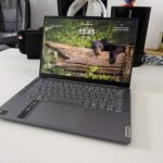 W cenie MacBooka Neo dostajemy świetny OLED, zaskakująco sensowną wydajność i kilka kompromisów. Recenzja laptopa Lenovo Yoga Slim 7i