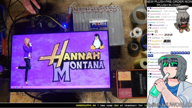 Internauta zbudował komputer napędzany… 192 bateriami AA. Pecet wytrzymał testy obciążeniowe i uruchomił Hannah Montana Linux