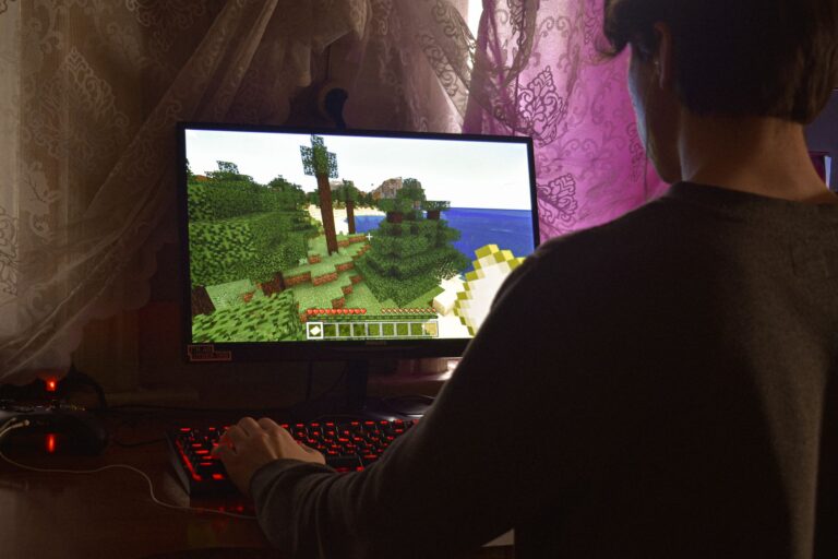 Microsoft po raz pierwszy podnosi wymagania sprzętowe dla 17-letniego Minecraft: Java Edition. Czy starczy Ci RAMu na stawianie wirtualnych klocków?